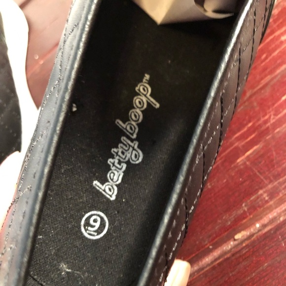 Betty Boop Selfie Black Slip-on Casual Loafers Size 9 - NWOT - Picture 7 of 9